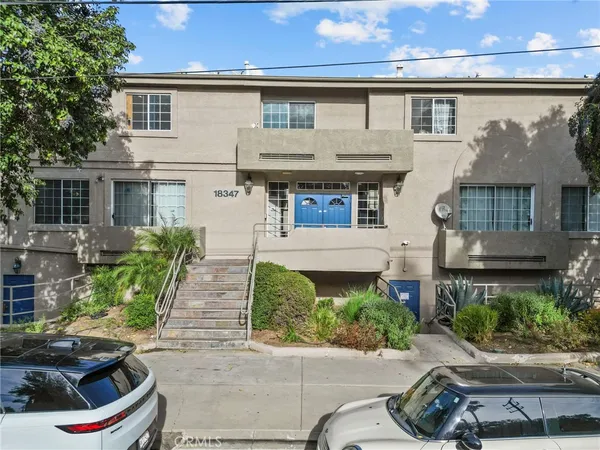 $544,800 | 18347 Saticoy Street, Unit 24, Reseda, CA 91335