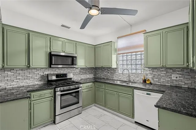 $579,900 | 18347 Saticoy Street, Unit 24, Reseda, CA 91335