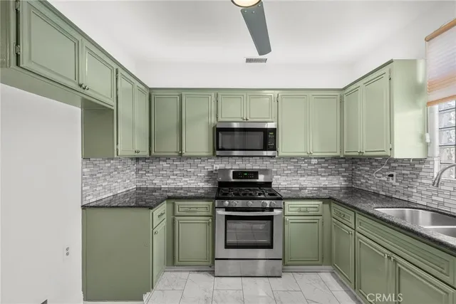 $579,900 | 18347 Saticoy Street, Unit 24, Reseda, CA 91335