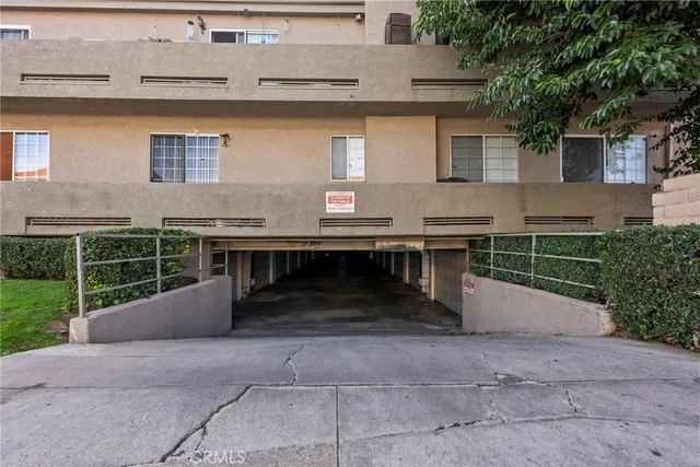 $579,900 | 18347 Saticoy Street, Unit 24, Reseda, CA 91335