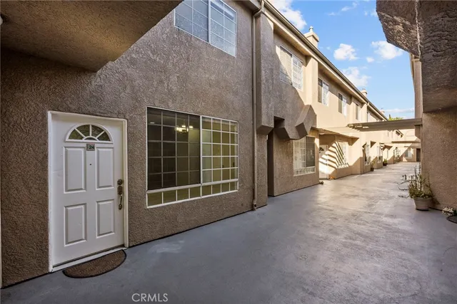 $579,900 | 18347 Saticoy Street, Unit 24, Reseda, CA 91335