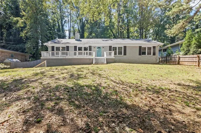a view of a house with a yard