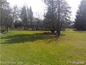 5598 Franklin Road Bloomfield Hills, MI 48301 - Photo 19 of 19 Backyard4.jpg