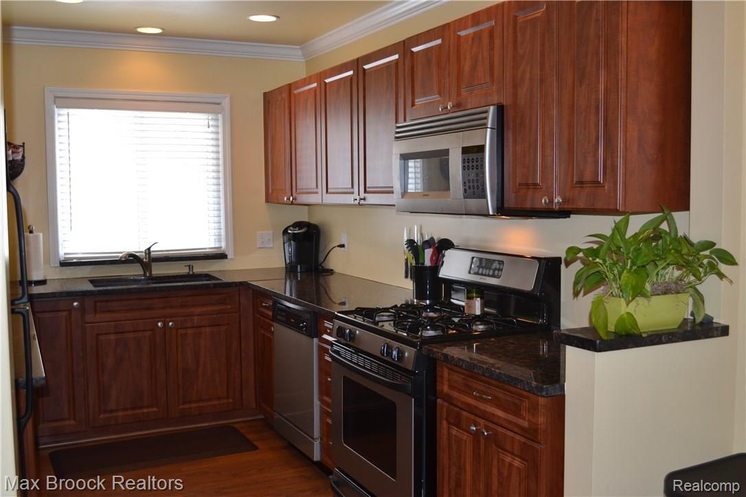 1284 Ruffner Avenue Birmingham, MI 48009 - Photo 6 of 21 Kitchen