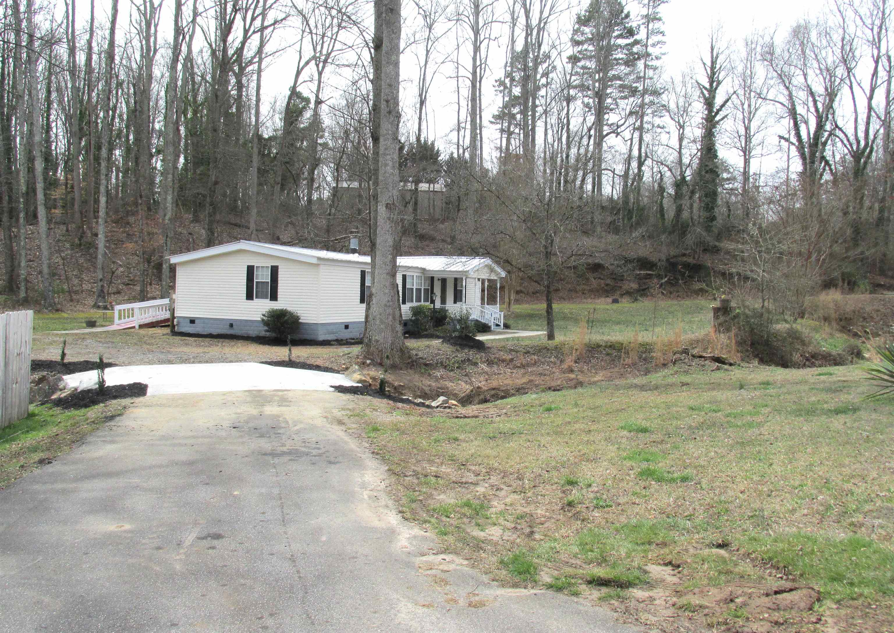 240 Love Springs Road Cowpens, SC 29330 - Photo 3 of 30