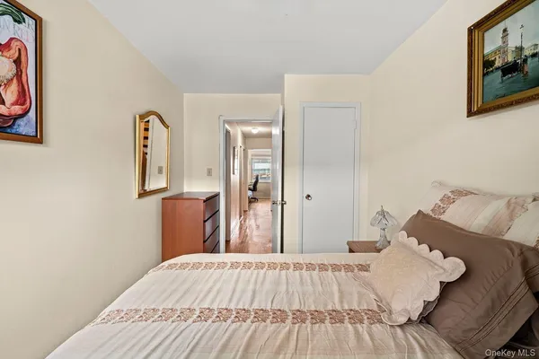 $968,000 | 240-58 65th Avenue | Douglaston