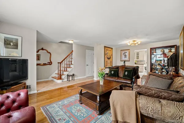 $968,000 | 240-58 65th Avenue | Douglaston