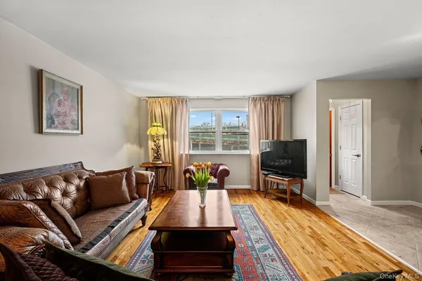 $968,000 | 240-58 65th Avenue | Douglaston