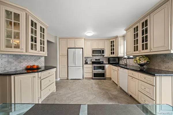 $968,000 | 240-58 65th Avenue | Douglaston