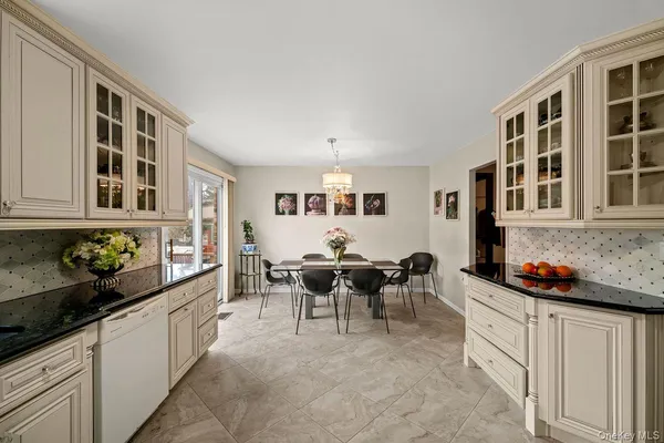 $968,000 | 240-58 65th Avenue | Douglaston