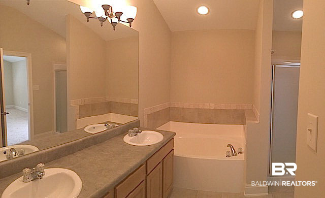 102 Timberland Court Daphne, AL 36526 - Photo 11 of 14 Master Bathroom