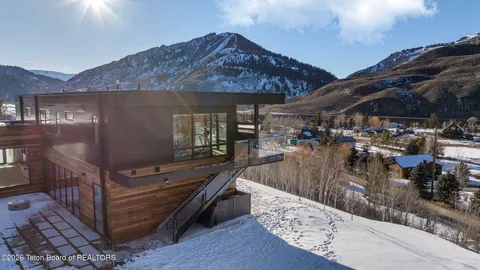 $6,350,000 | 11330 Hoback Junction South Road, Jackson, WY 83001