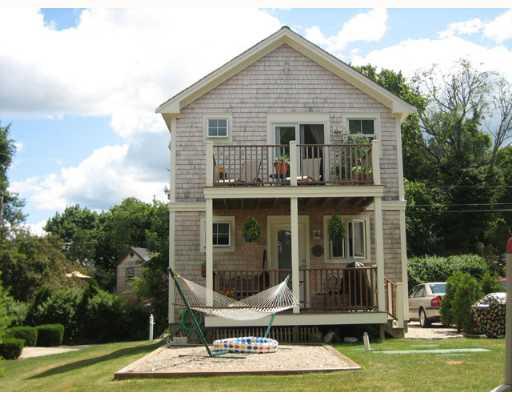 86 Summit Road Portsmouth, RI 02871 - Photo 2 of 8 Exterior Back.
