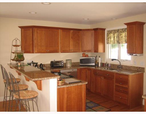 86 Summit Road Portsmouth, RI 02871 - Photo 3 of 8 Kitchen.