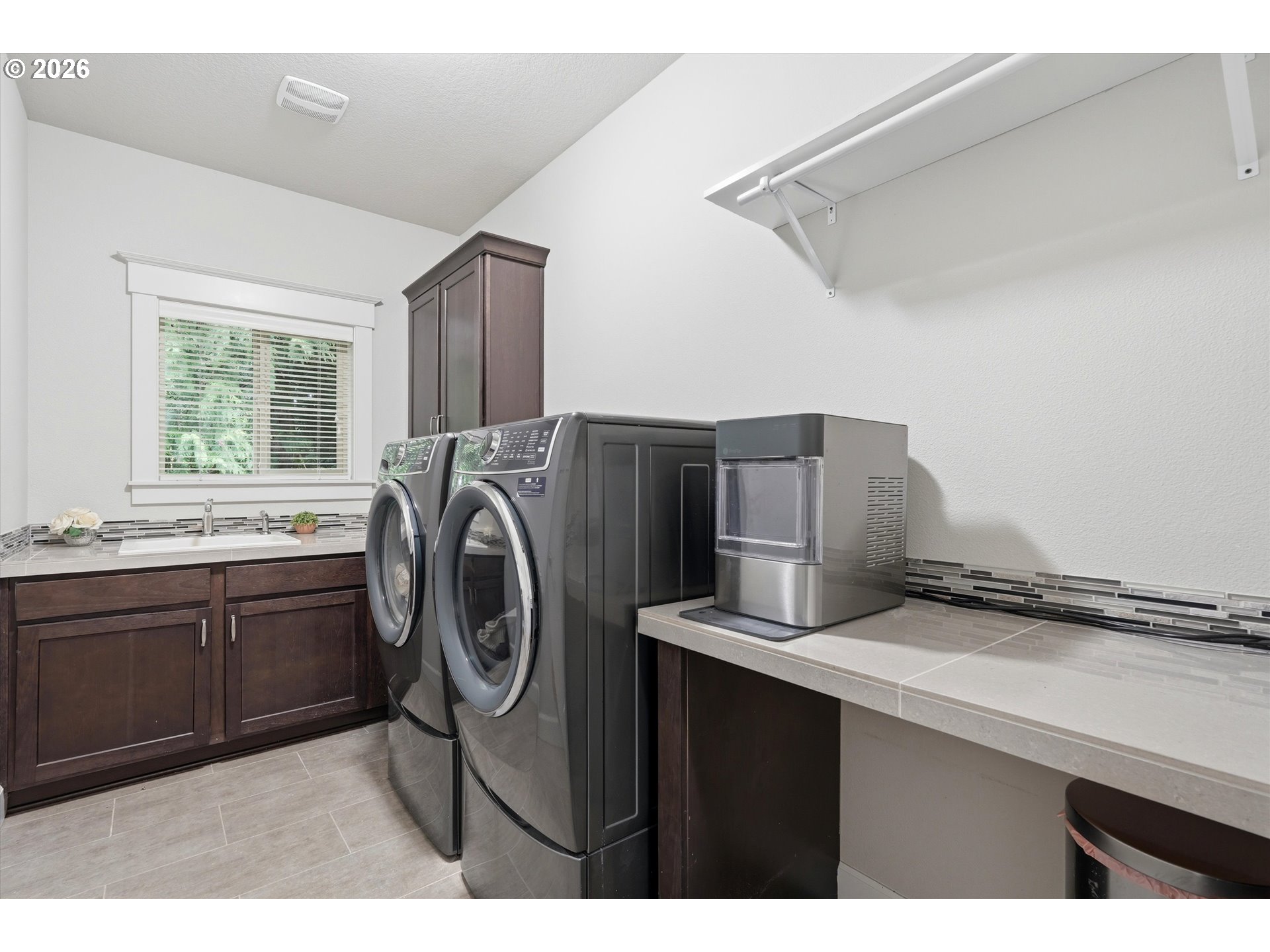 223 Southeast 29th Street Gresham, OR 97080 - Photo 31 of 40 Laundry