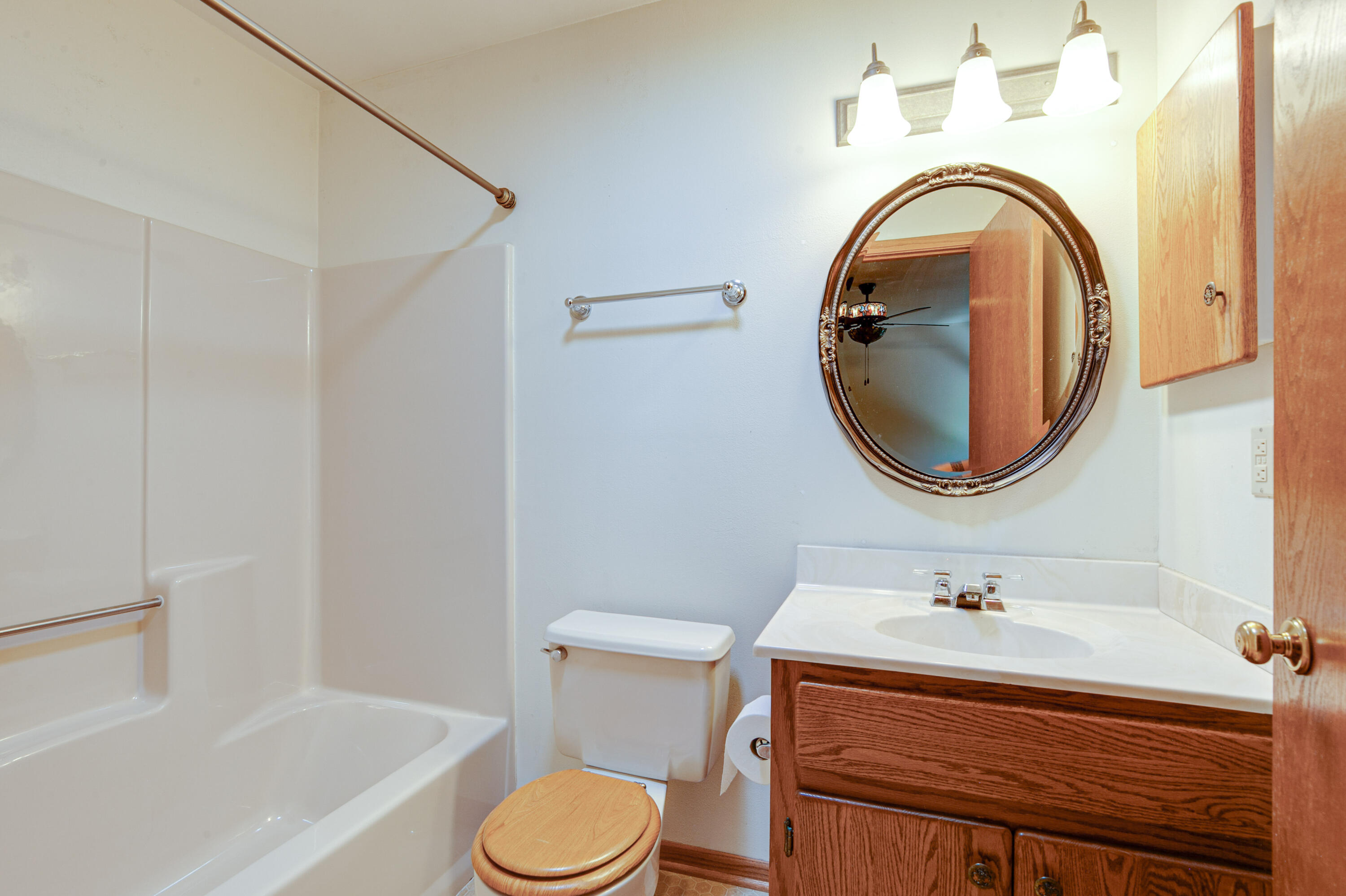 3810 Wyoming Way, Unit 2 Caledonia, WI 53404 - Photo 16 of 29 Primary Bathroom