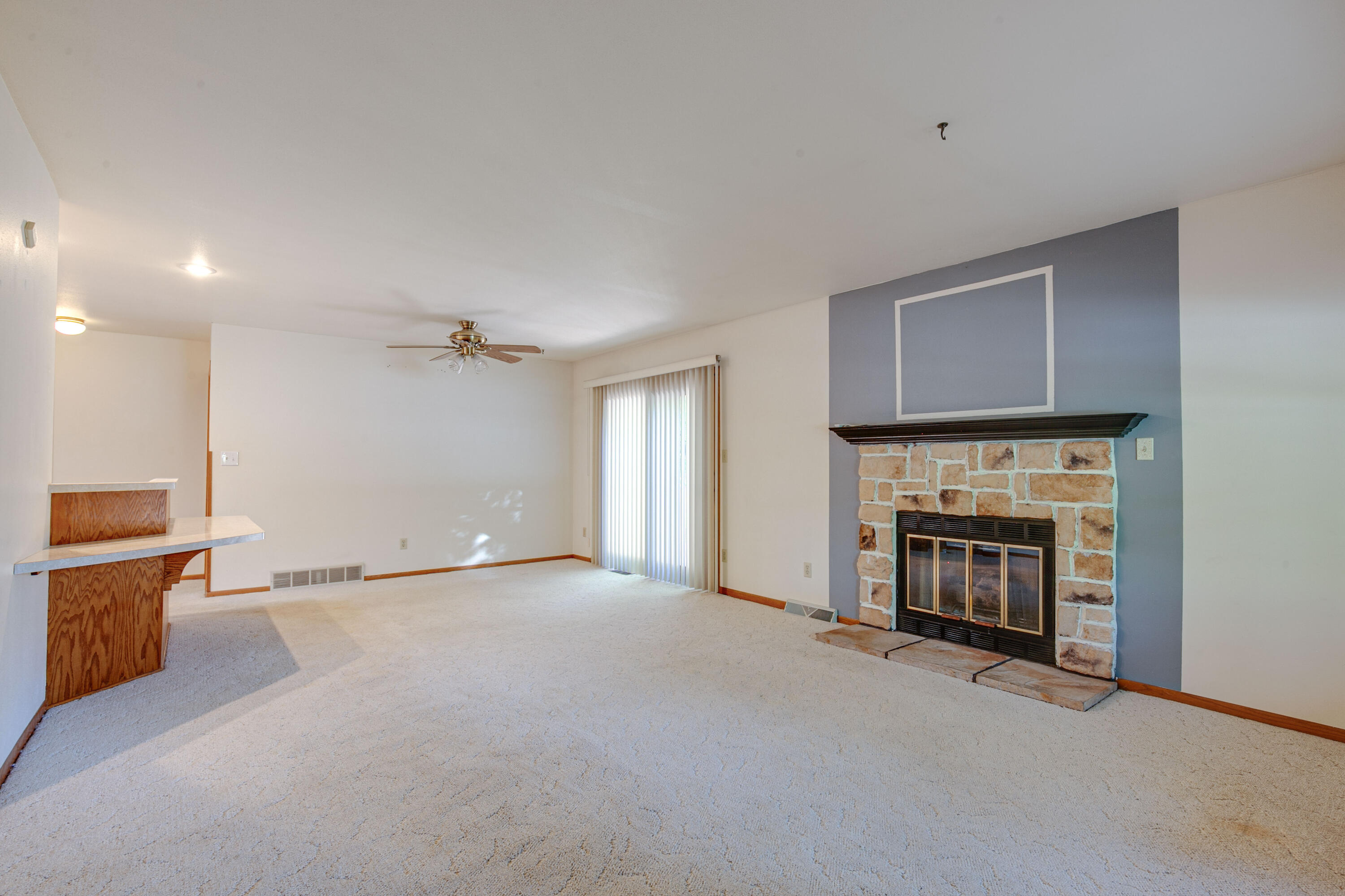 3810 Wyoming Way, Unit 2 Caledonia, WI 53404 - Photo 4 of 29 Living Room Dining Room