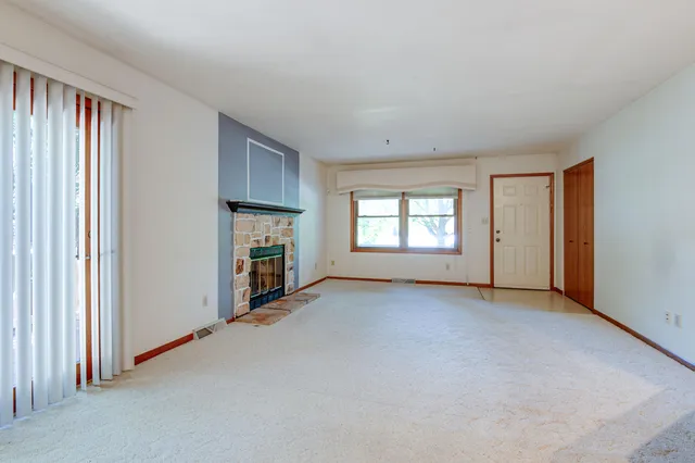 $274,000 | 3810 Wyoming Way, Unit 2, Caledonia, WI 53404