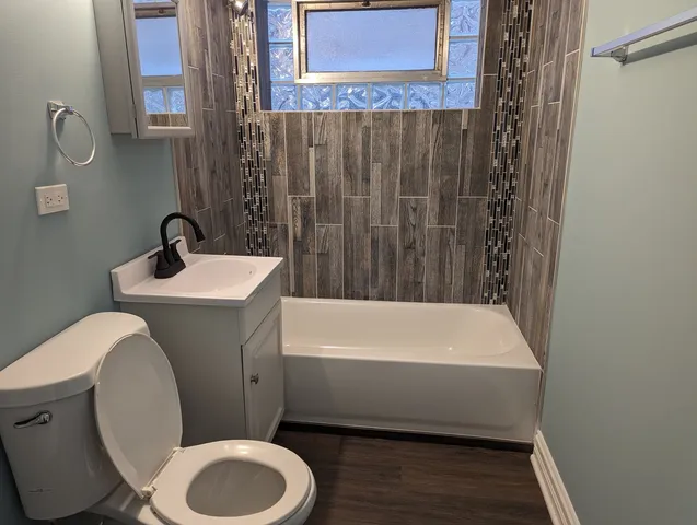 $2,000 | 7946 South Peoria Street, Unit 1, Chicago, IL 60620