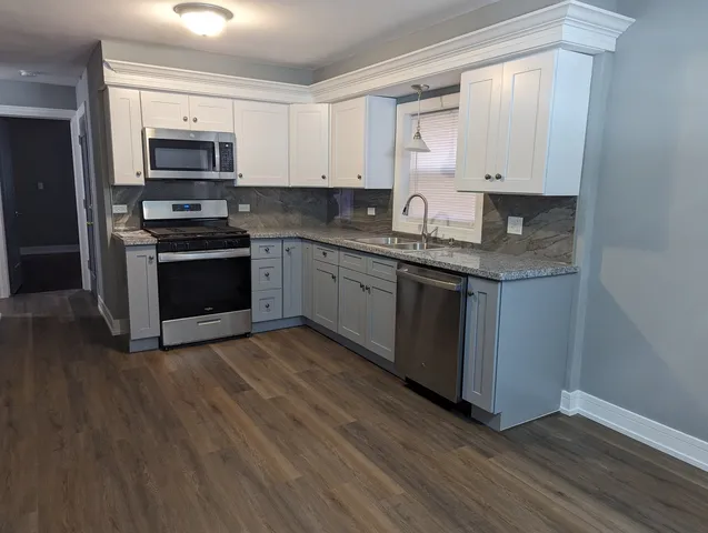 $2,000 | 7946 South Peoria Street, Unit 1, Chicago, IL 60620