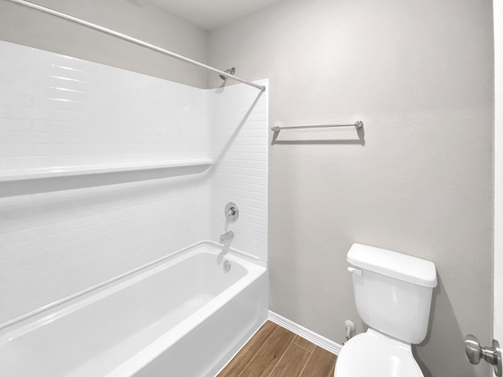847 Redinger Ridge Drive Huffman, TX 77336 - Photo 25 of 30 a bathroom with a toilet and a bathtub