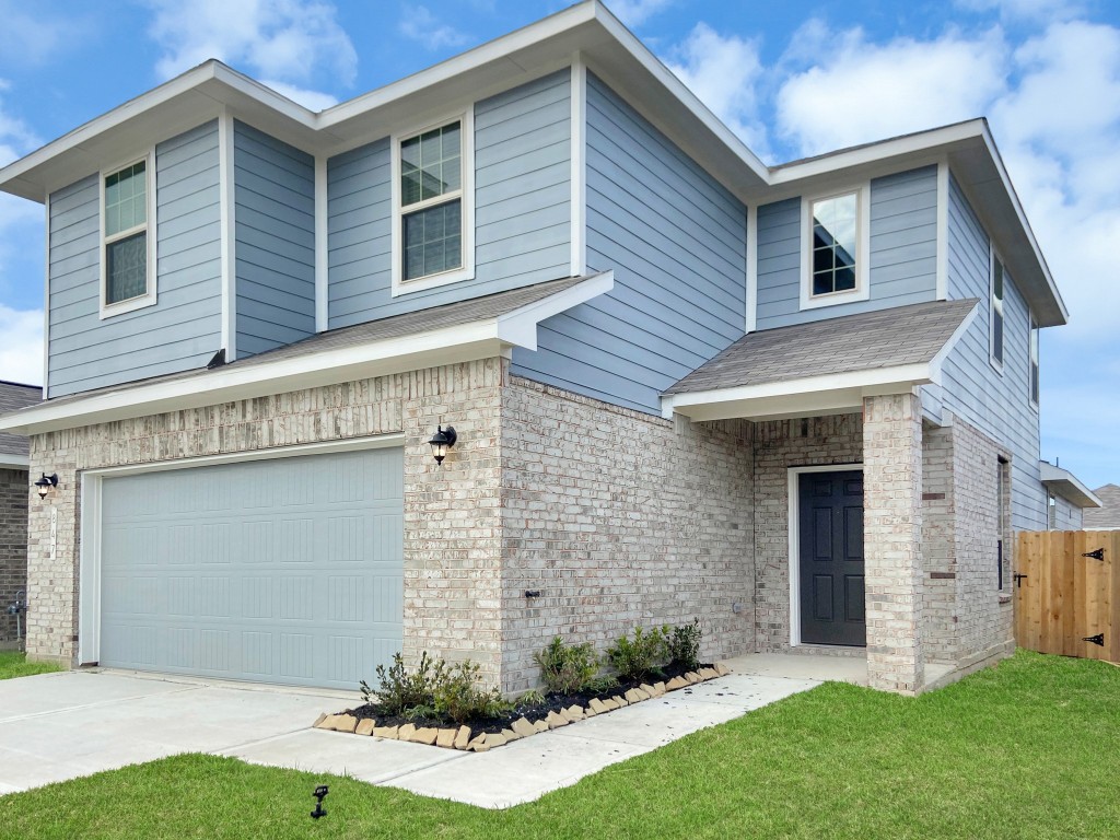 847 Redinger Ridge Drive Huffman, TX 77336 - Photo 3 of 30 a front view of a house with a yard and garage