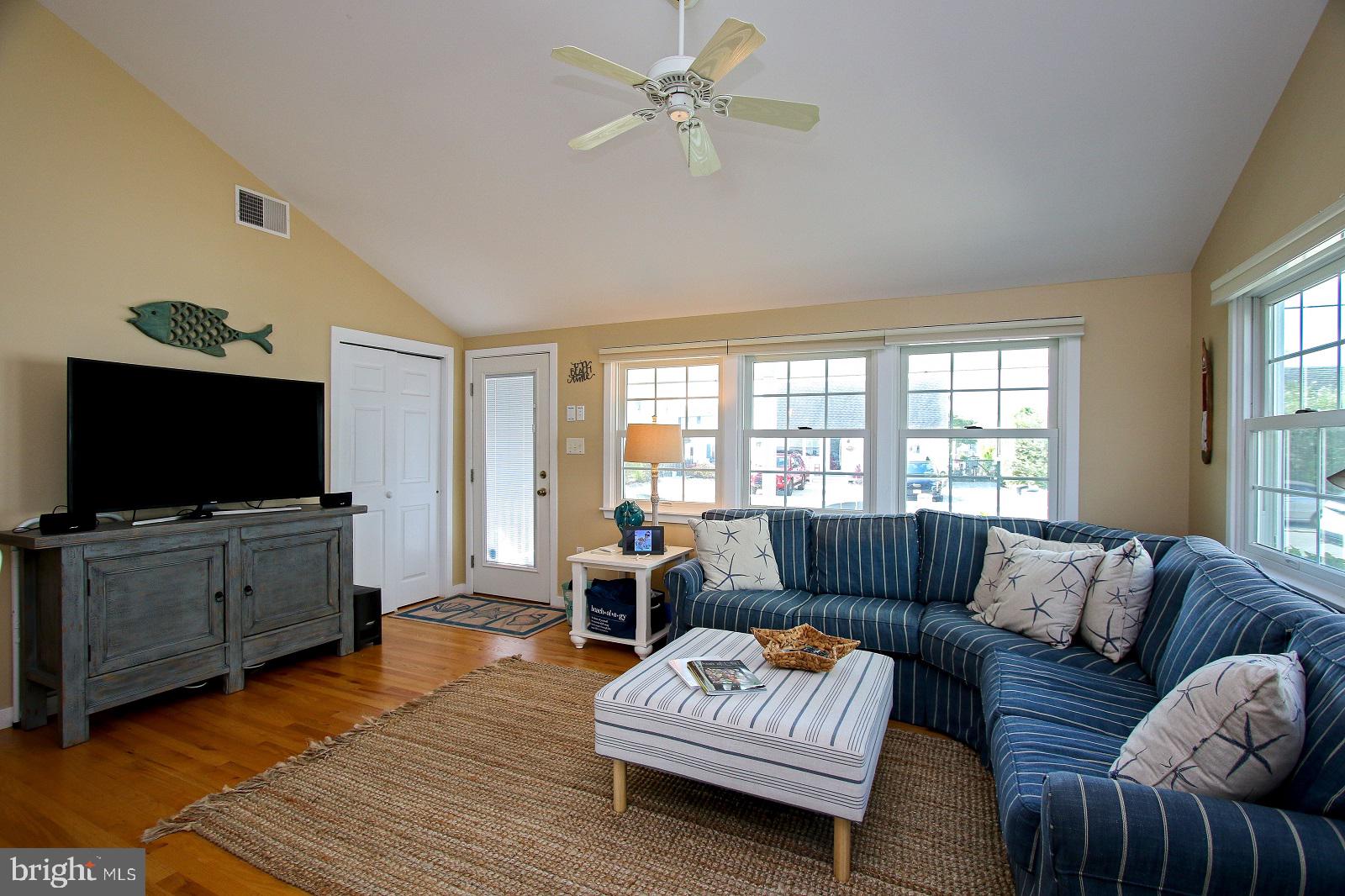 29 Alma Road Long Beach Township, NJ 08006 - Photo 4 of 43 enter vaulted ceiling great room