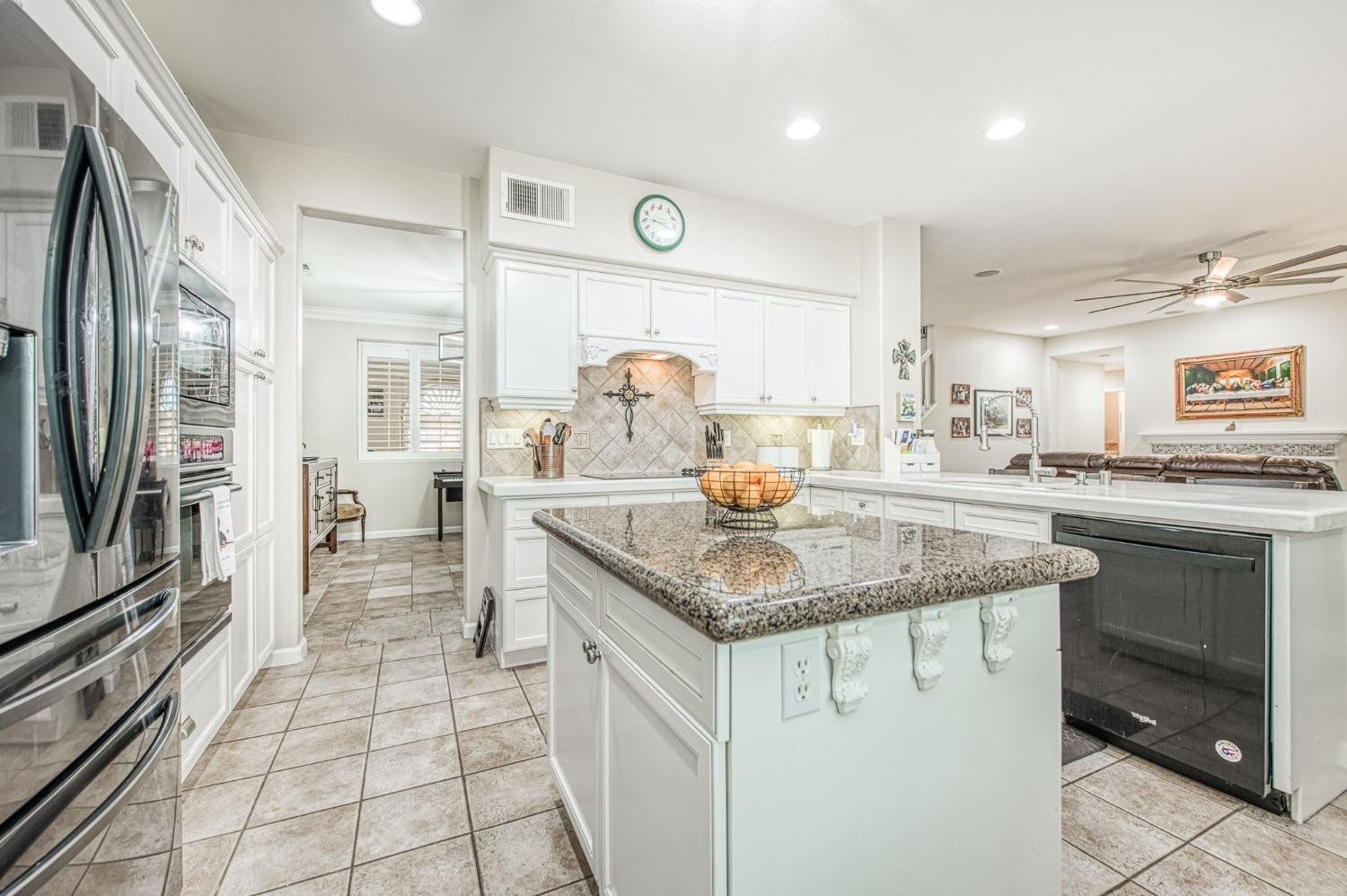 4626 North Arrow Ridge Way Clovis, CA 93619 - Photo 22 of 79