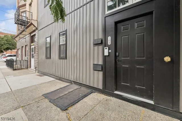 $2,950 | 104 Fleming Avenue, Unit 201, Newark, NJ 07105