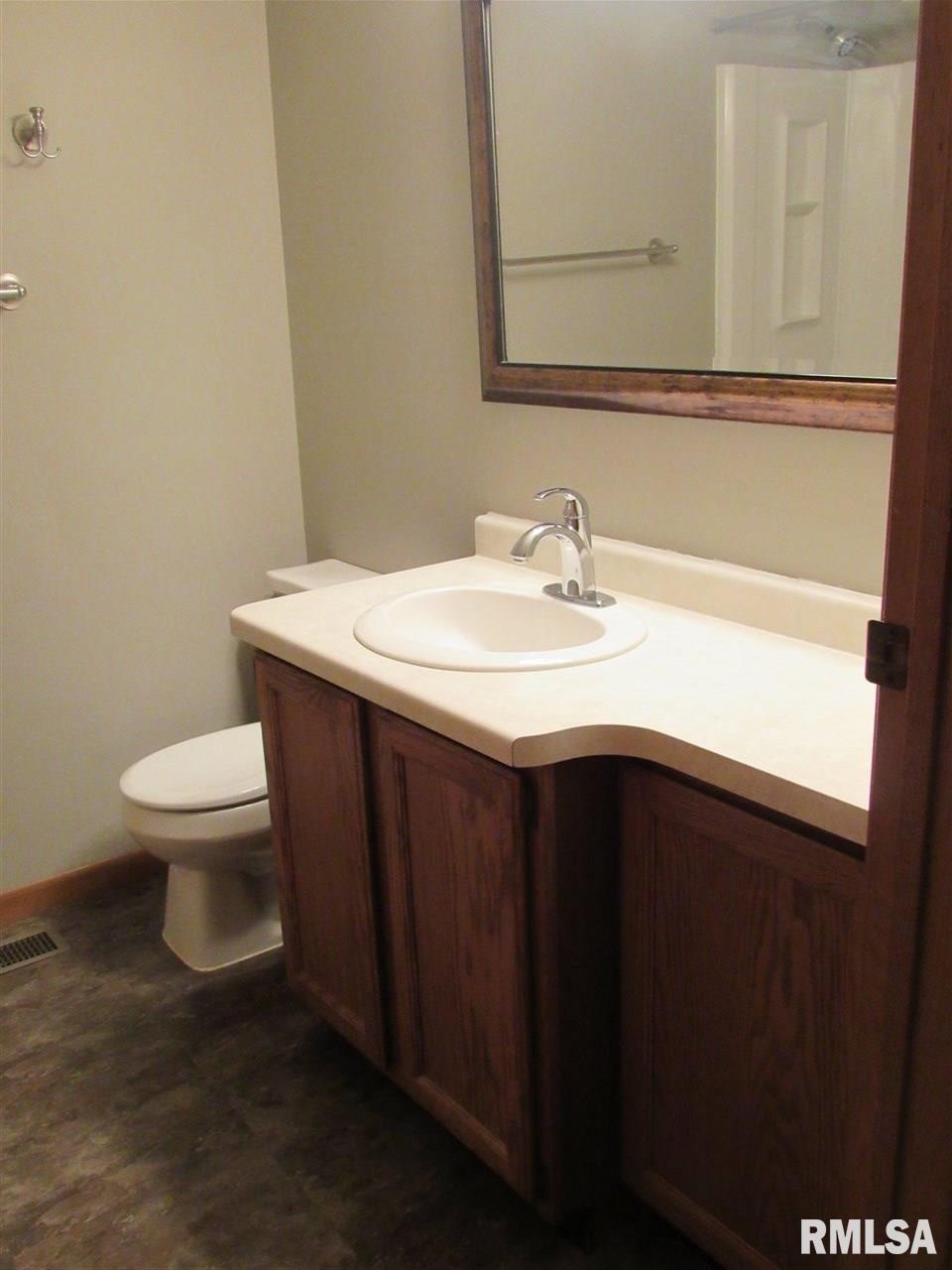 2122 West Alta Road Peoria, IL 61615 - Photo 10 of 36 Gallery Image 10