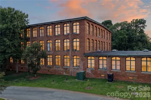 $185,000 | 201 South Hoskins Road, Unit 121, Charlotte, NC 28208