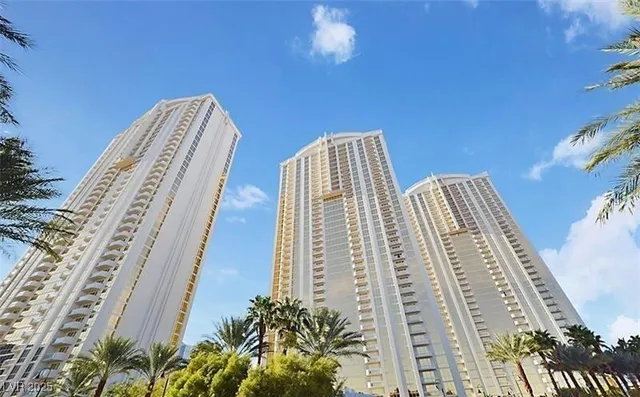 $2,750 | 135 East Harmon Avenue, Unit 25707, Las Vegas, NV 89109