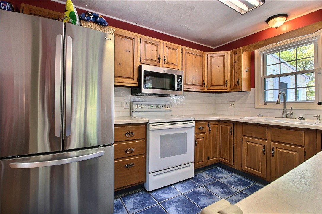 11 Wadchu Road Westerly, RI 02891 - Photo 7 of 26