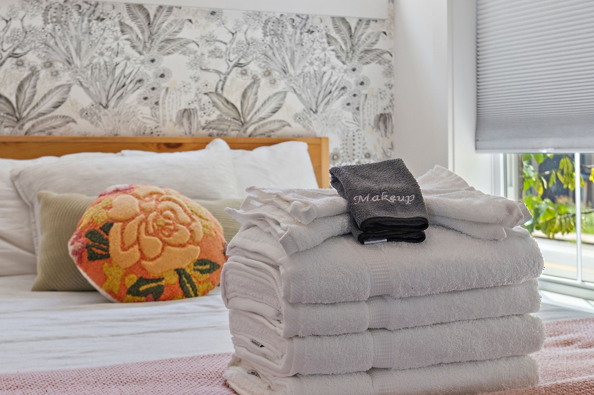 1027 East Trinity Lane, Unit 5 Nashville, TN 37216 - Photo 19 of 34 a living room with a couch