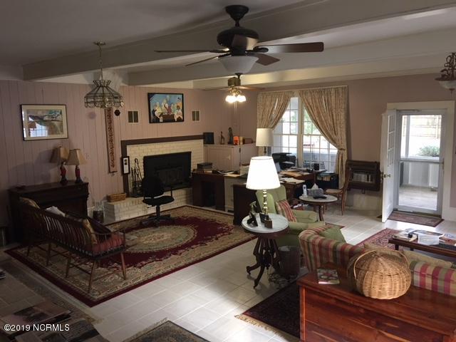 404 Lawson Road Washington, NC 27889 - Photo 7 of 43 IMG_3672