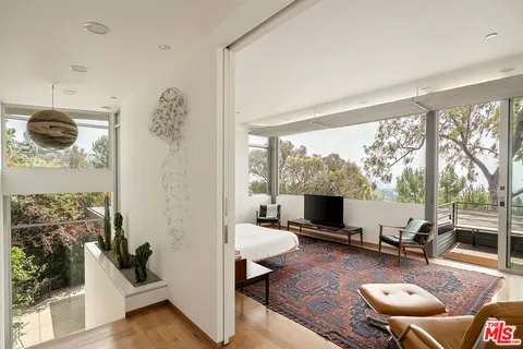 $9,980,000 | 901 Kenter Way, Los Angeles, CA 90049