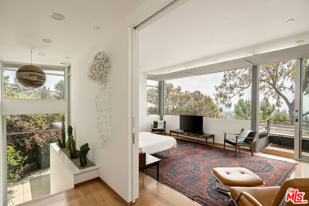 901 Kenter Way Los Angeles, CA 90049 - Photo 11 of 31