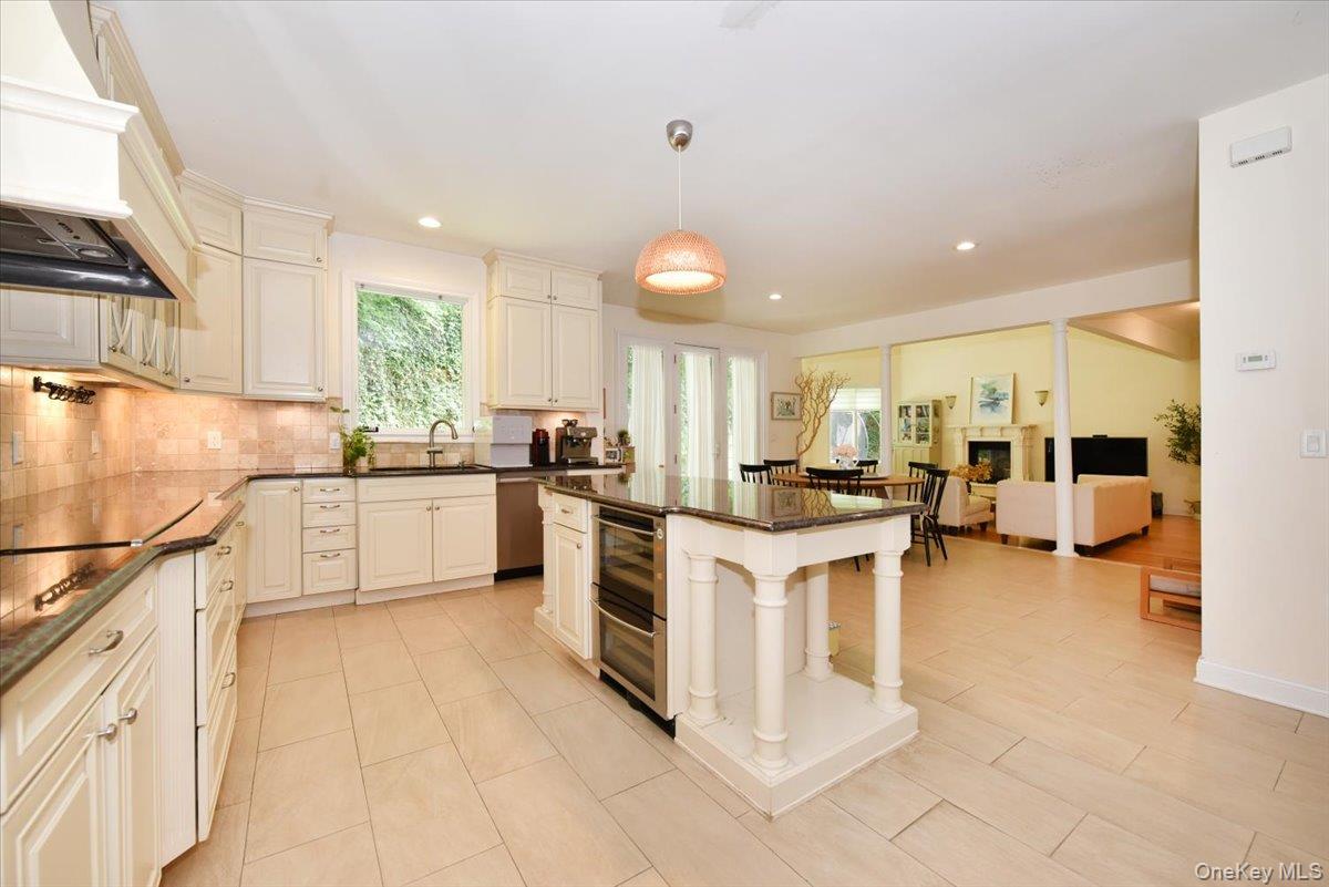 245 Harbor Hill Road Roslyn, NY 11576 - Photo 12 of 33