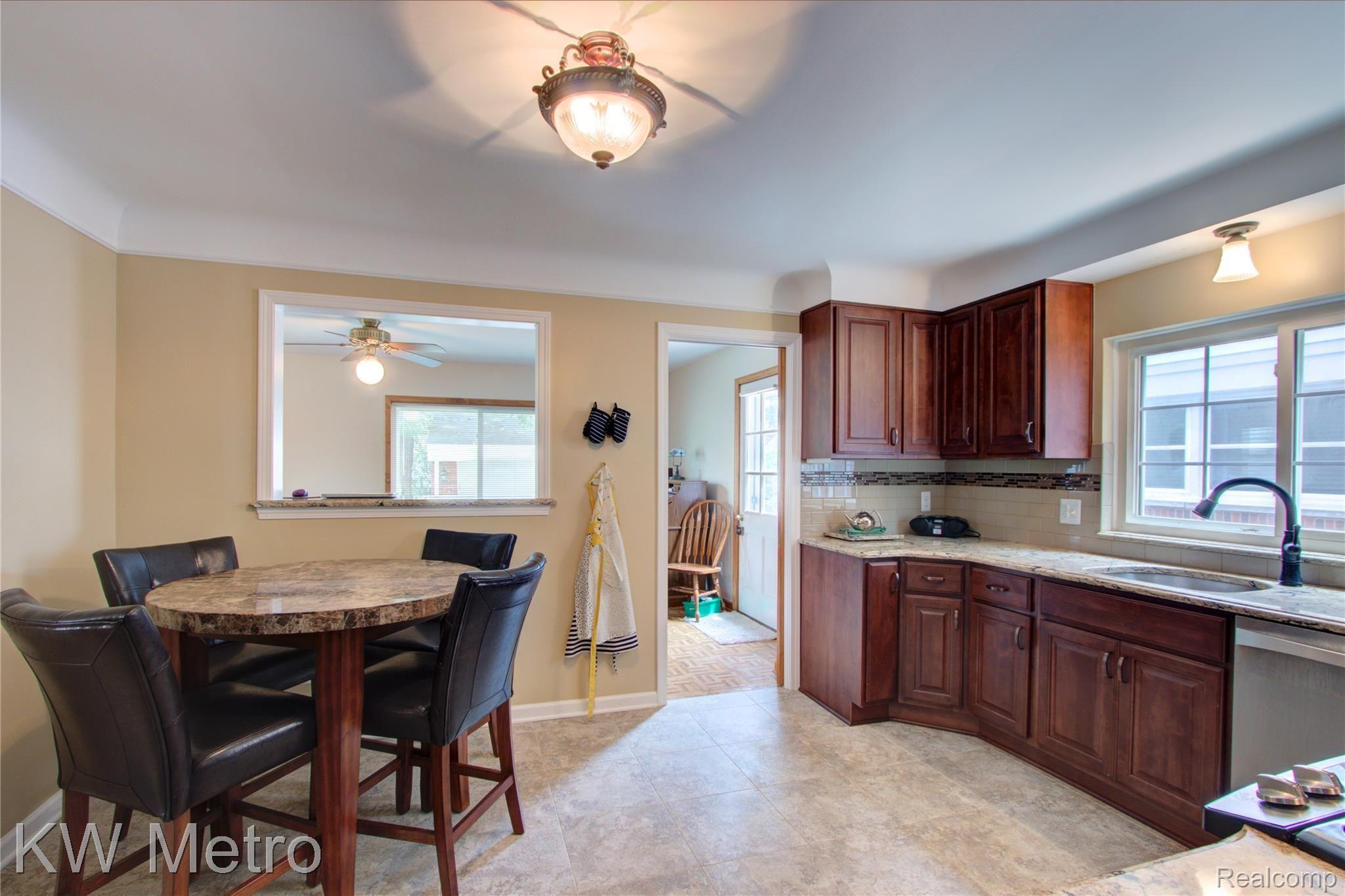 1990 Broadstone Road Grosse Pointe, MI 48236 - Photo 14 of 41 1990 Broadstone 14.jpg