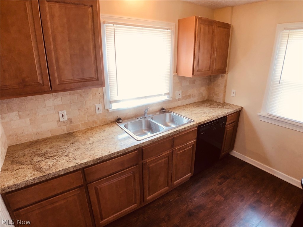 2092 Rossmoor Road Cleveland Heights, OH 44118 - Photo 7 of 25 Spacious counters for those who love to cook this is a dream come true