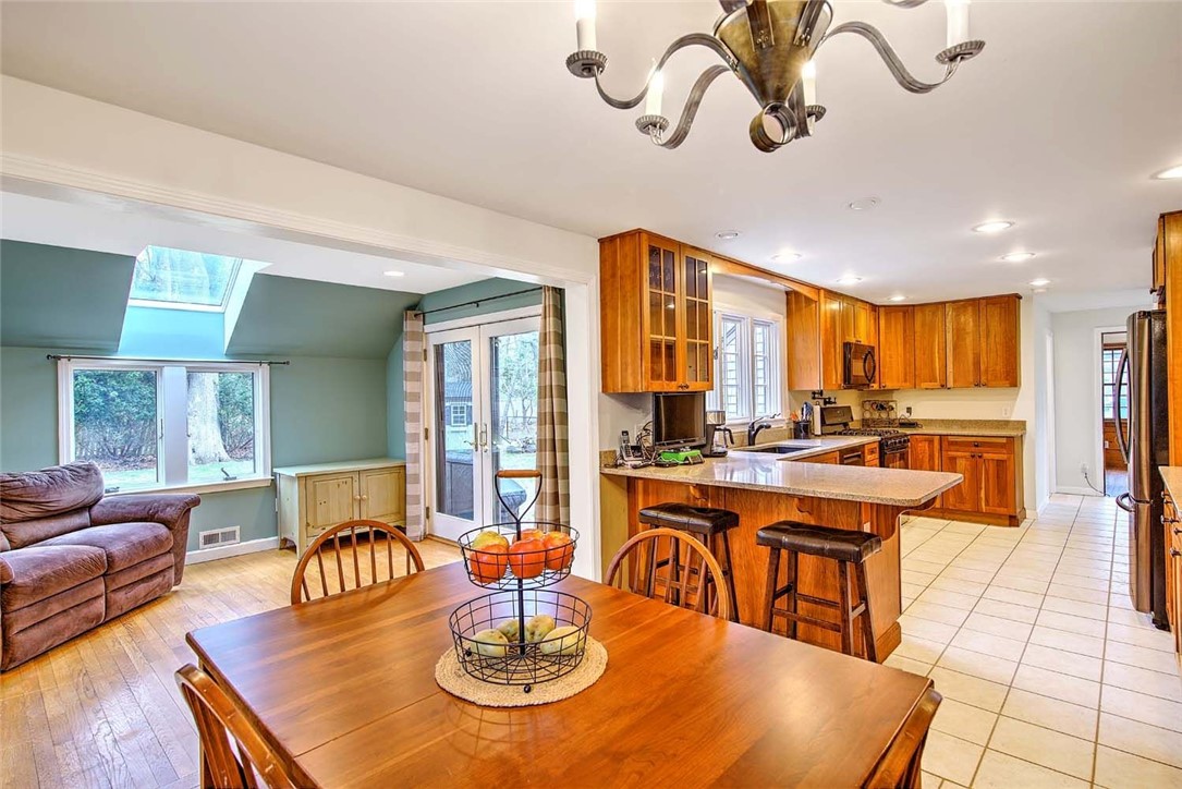 9 Knapton Street Barrington, RI 02806 - Photo 12 of 50