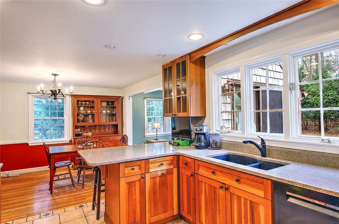 9 Knapton Street Barrington, RI 02806 - Photo 14 of 50