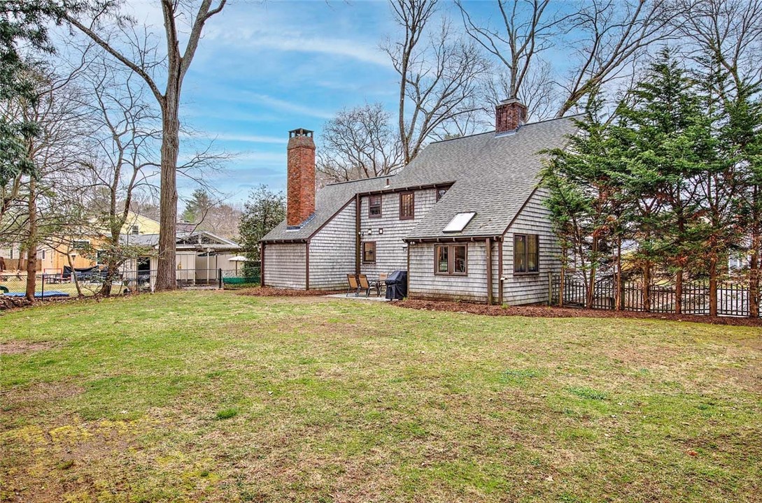 9 Knapton Street Barrington, RI 02806 - Photo 3 of 50