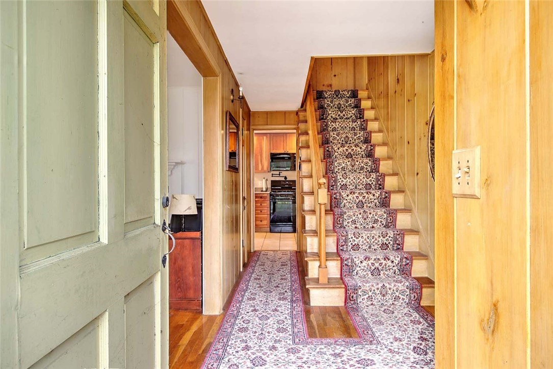 9 Knapton Street Barrington, RI 02806 - Photo 4 of 50