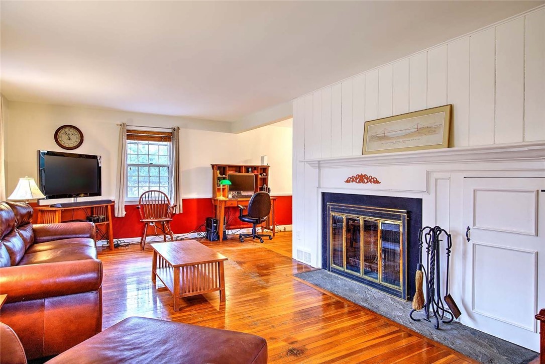 9 Knapton Street Barrington, RI 02806 - Photo 5 of 50