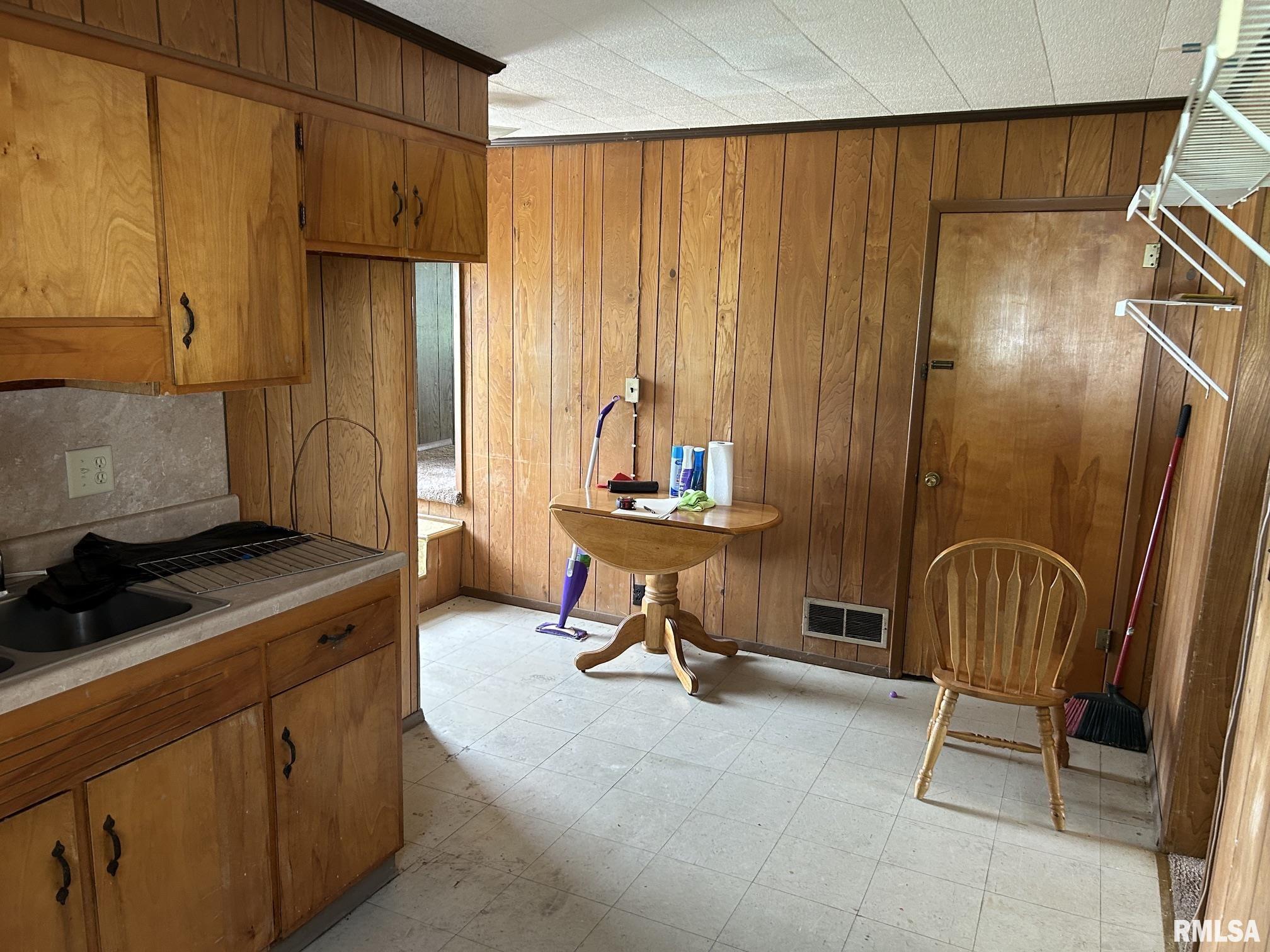 1439 Roby Road Mechanicsburg, IL 62545 - Photo 12 of 28
