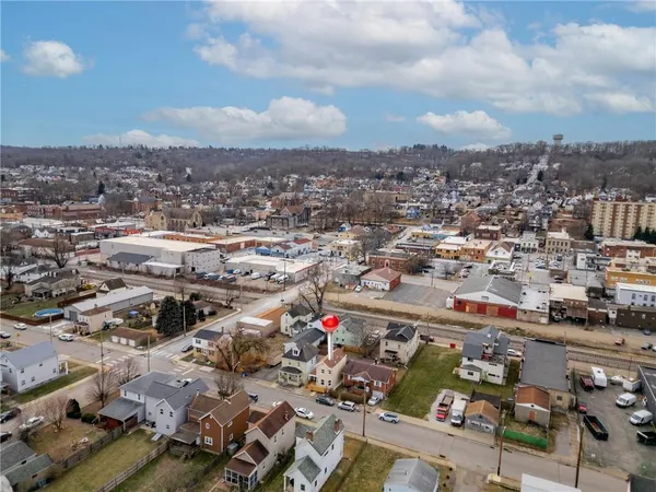 $174,999 | 1022 2nd Avenue, Coraopolis, PA 15108
