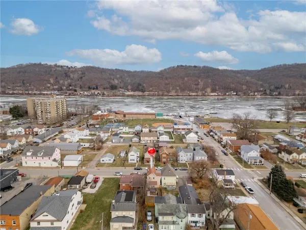 $174,999 | 1022 2nd Avenue, Coraopolis, PA 15108