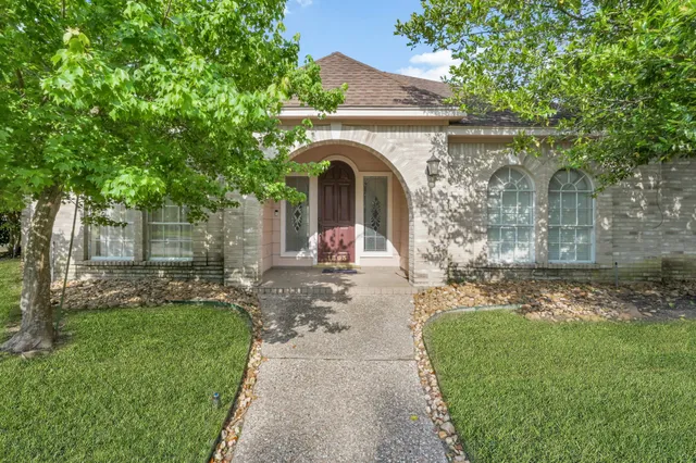 $525,000 | 1803 Quiet Country Court, Houston, TX 77345