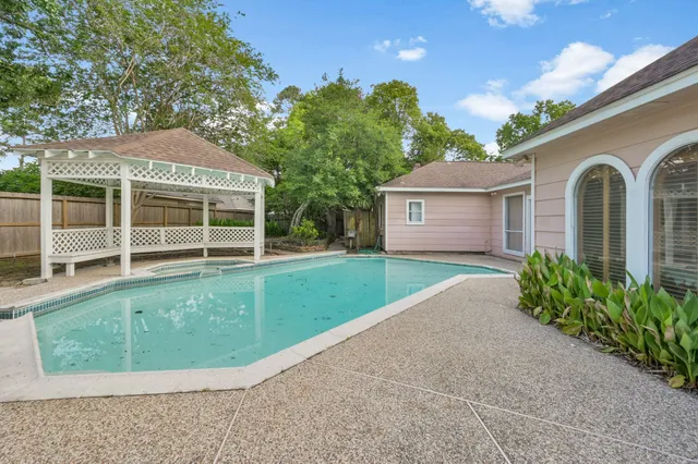 $525,000 | 1803 Quiet Country Court, Houston, TX 77345